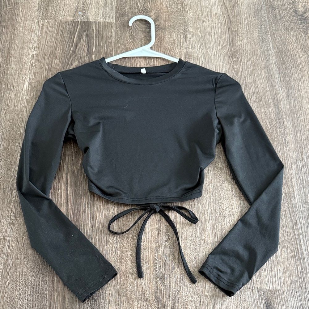 Open back long sleeve cropped top top